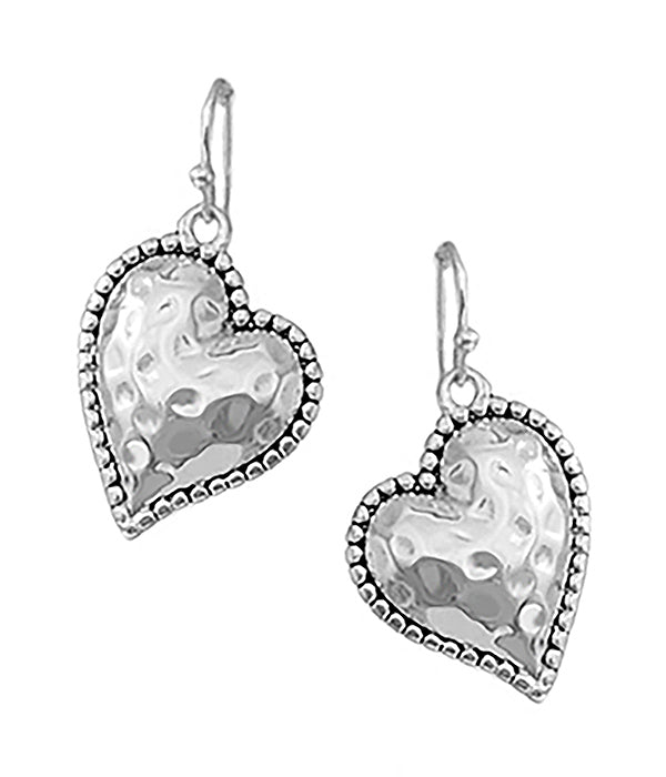 HAMMERED METAL HEART EARRING-0